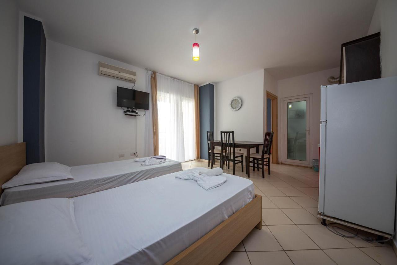 Hotel Vera Kryemëdhej Екстериор снимка