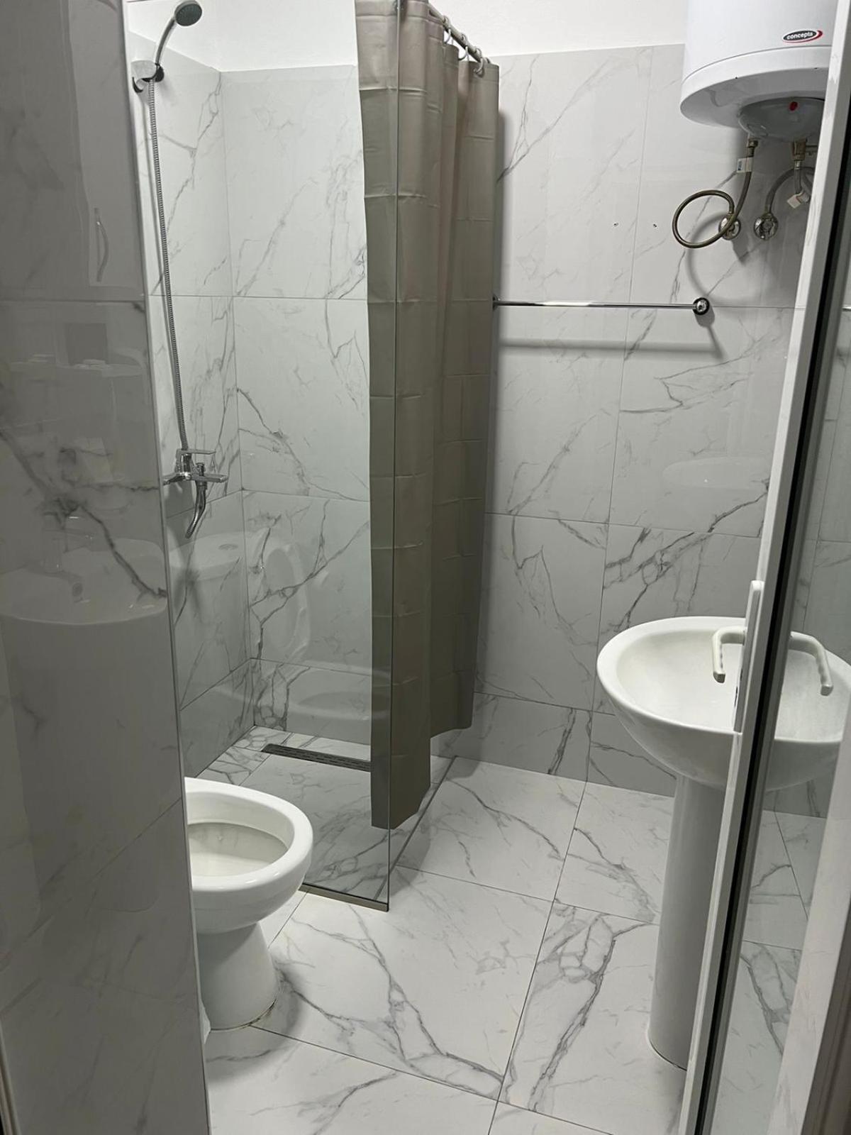 Hotel Vera Kryemëdhej Екстериор снимка